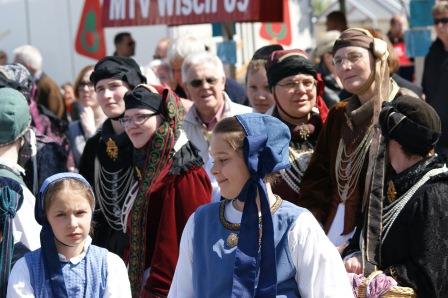 Gruppe vor Buehne.jpg